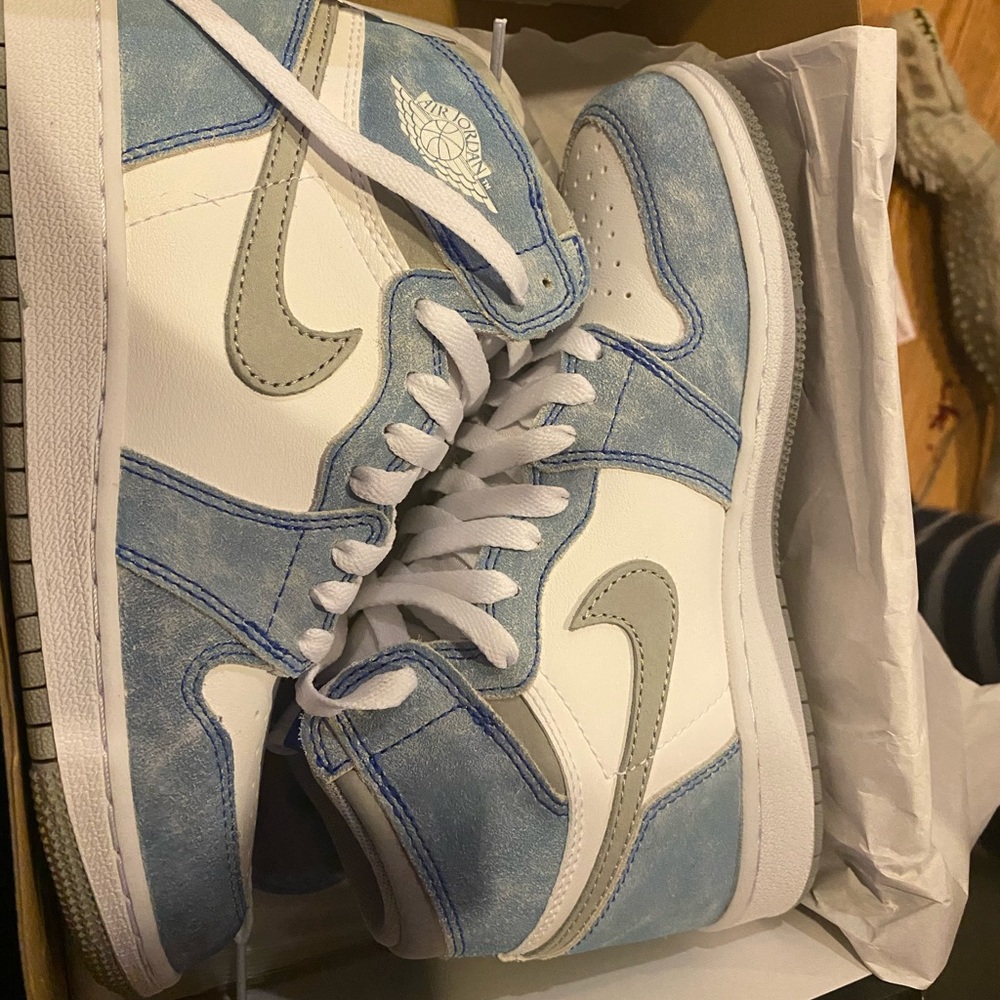Air Jordan retro 1 hyper royal